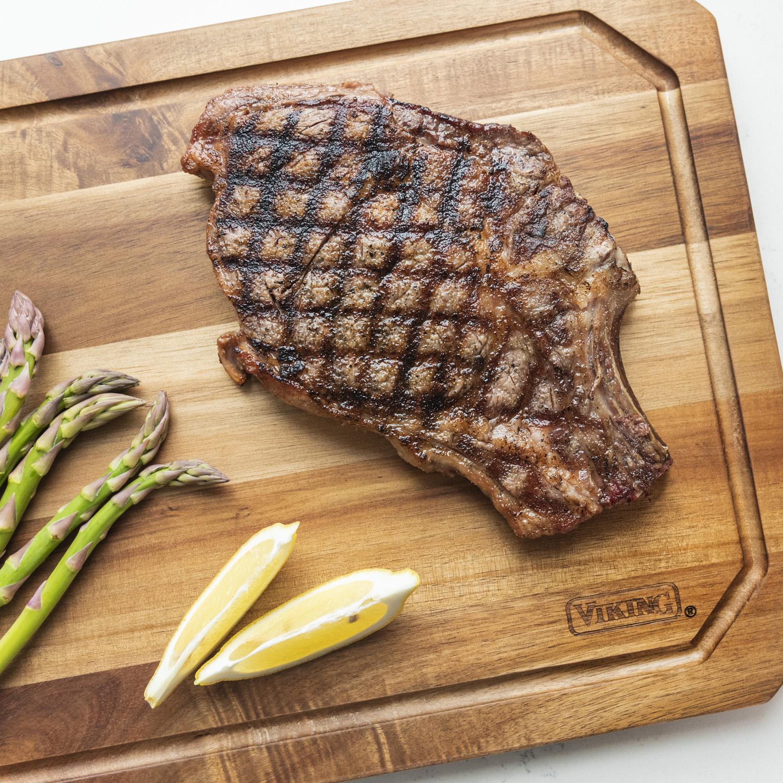 Carving Board with Juice Groove