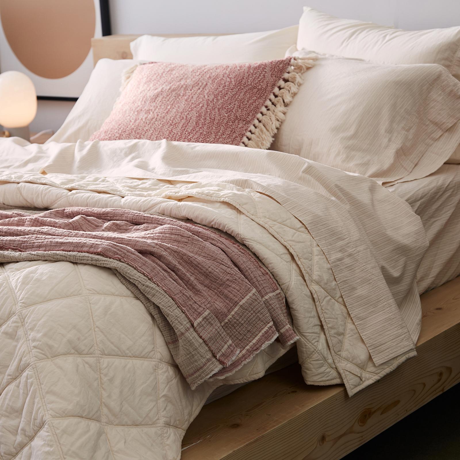 Diamond-Stitched Organic Cotton Comforter 1 Diamond-Stitched Organic Cotton Comforter