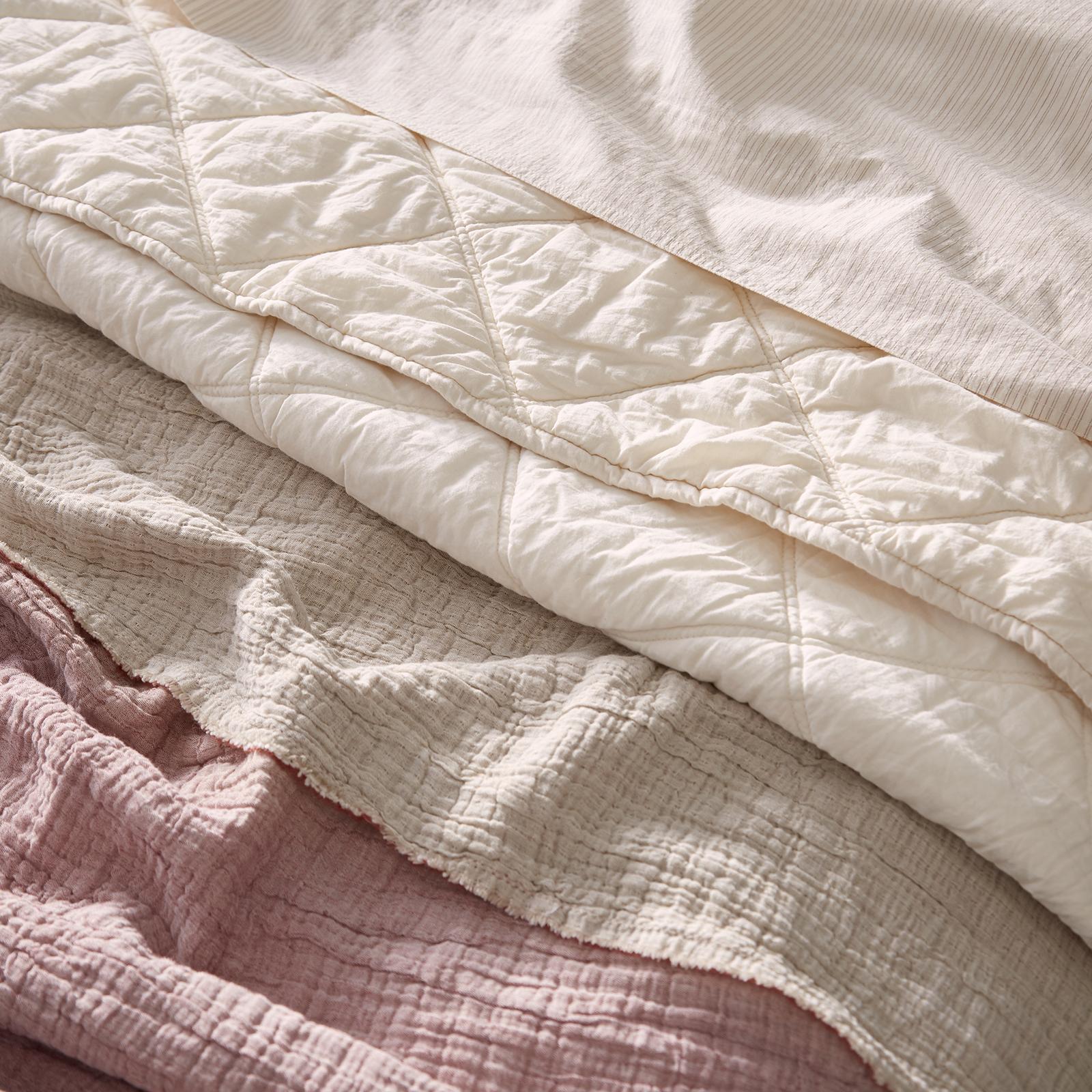 Diamond-Stitched Organic Cotton Comforter 8 Diamond-Stitched Organic Cotton Comforter