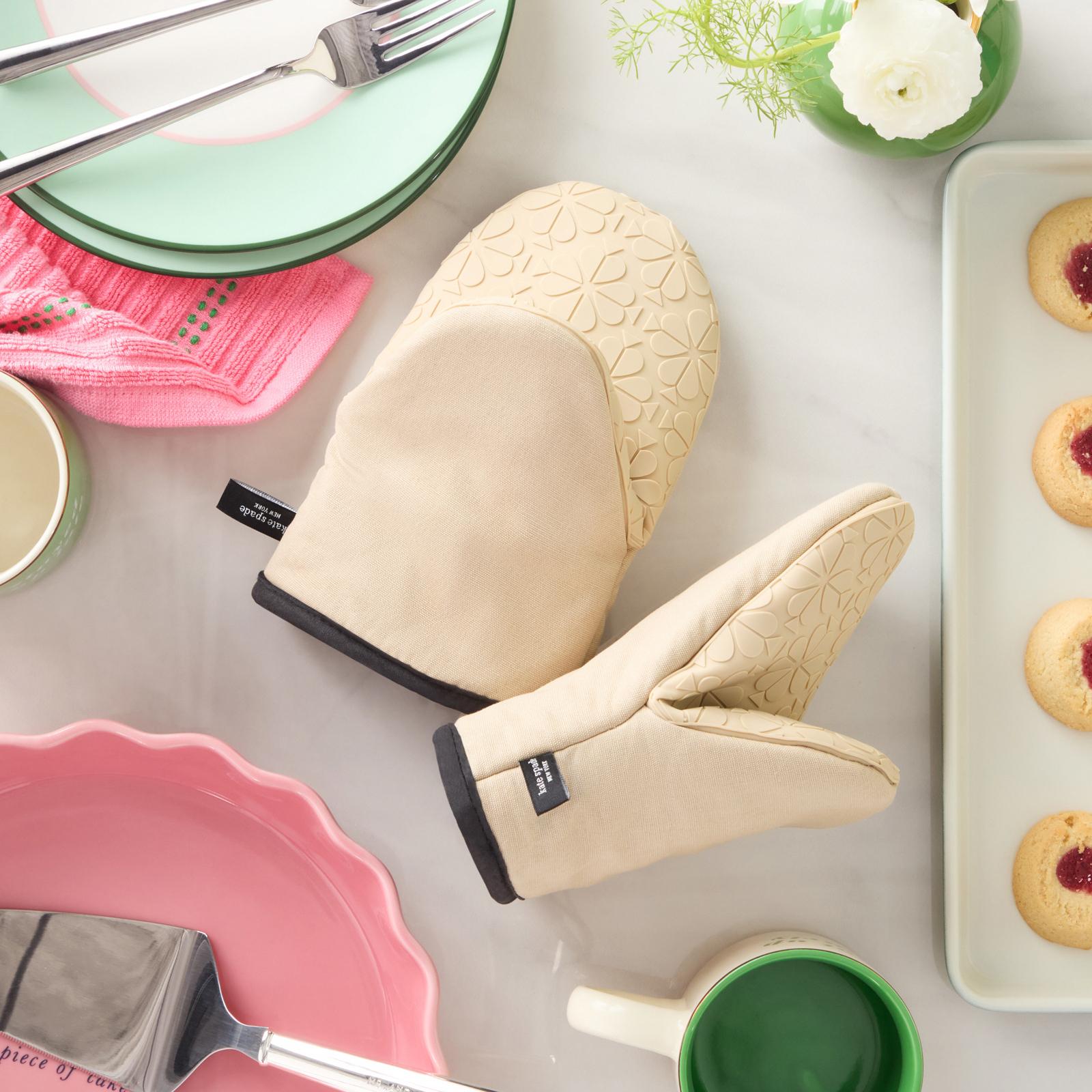 Spade Flower Mini Oven Mitt, Set of 2 16 Spade Flower Mini Oven Mitt, Set of 2