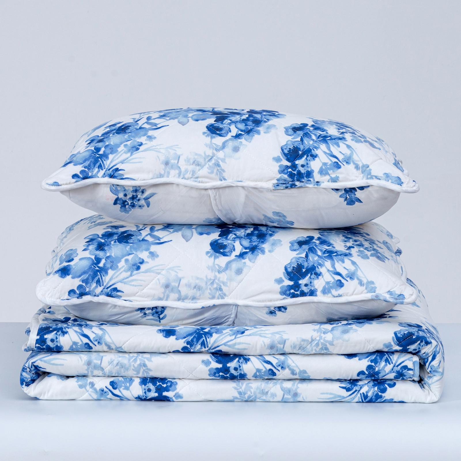 Jacqueline 3-Piece Watercolor Leaves Quilt Set 2 Jacqueline 3-Piece Watercolor Leaves Quilt Set