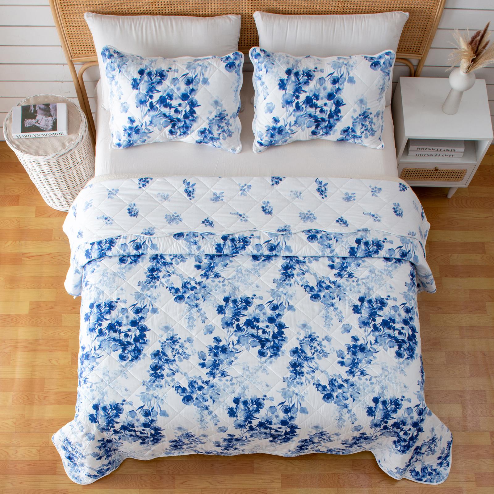 Jacqueline 3-Piece Watercolor Leaves Quilt Set 3 Jacqueline 3-Piece Watercolor Leaves Quilt Set