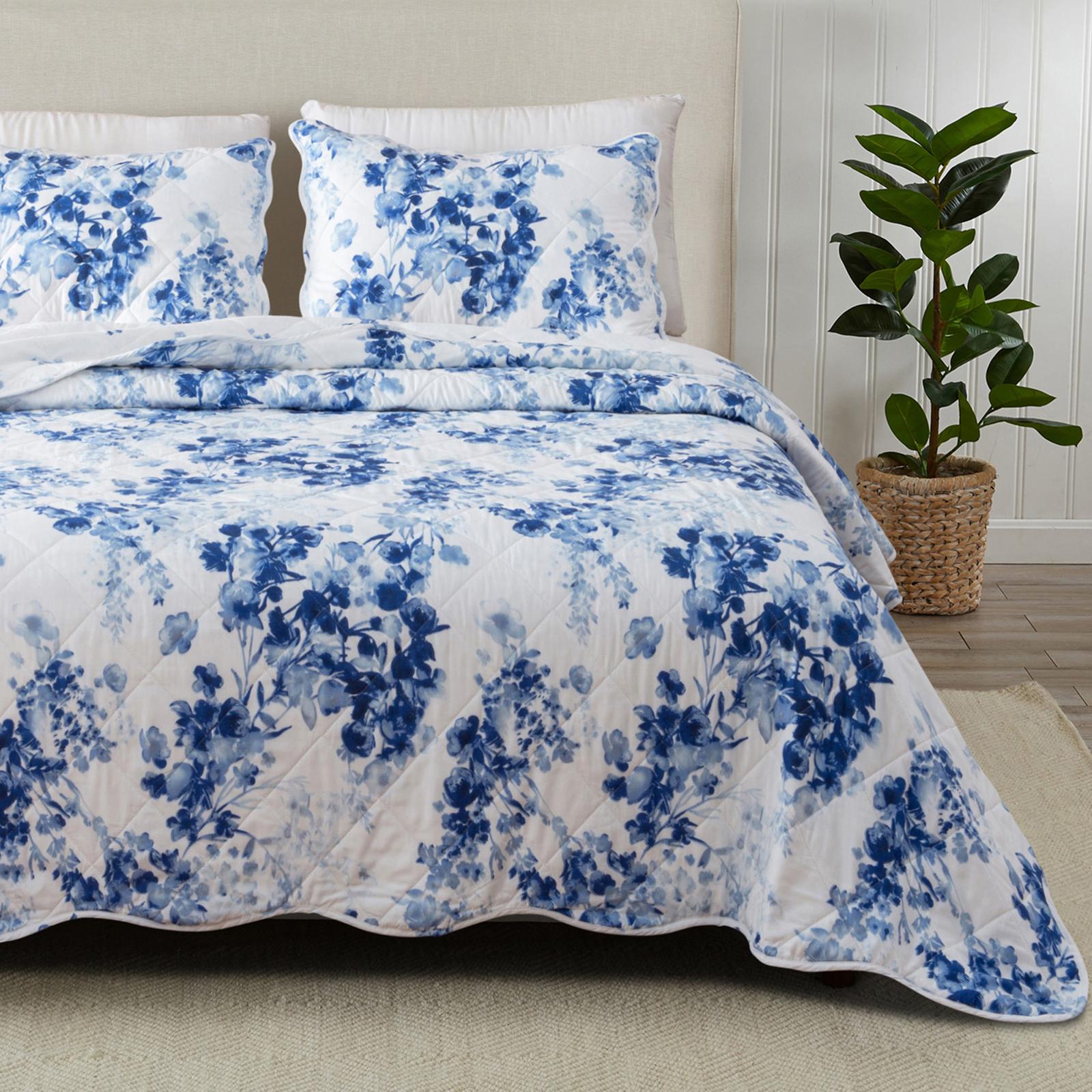Jacqueline 3-Piece Watercolor Leaves Quilt Set 5 Jacqueline 3-Piece Watercolor Leaves Quilt Set