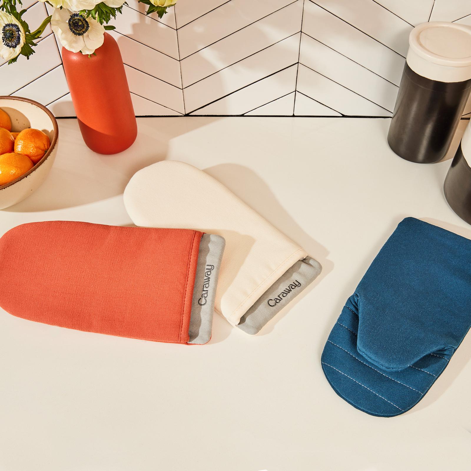 2-Piece Oven Mitts Duo 1 2-Piece Oven Mitts Duo
