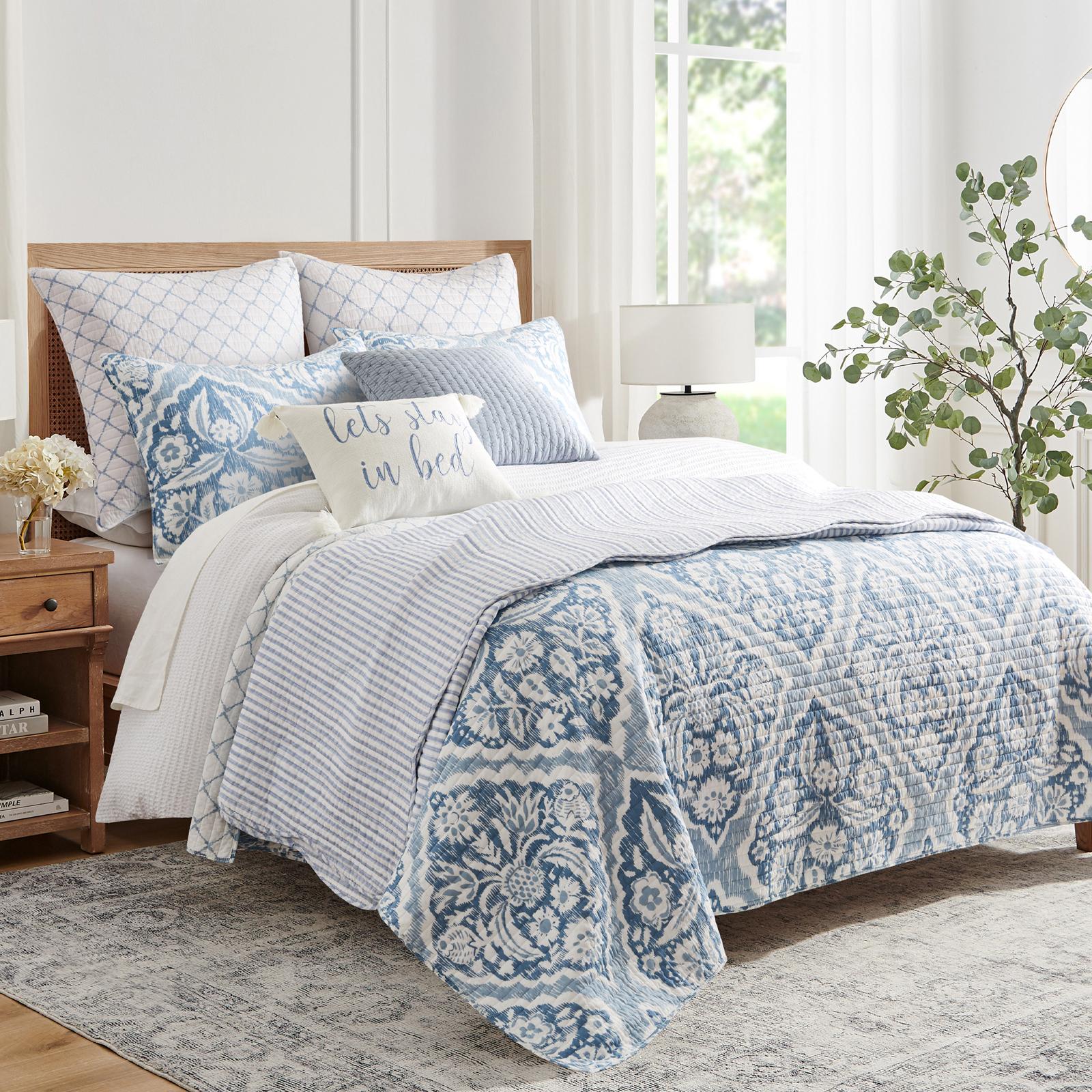 Martha Stripe 3-Piece Quilt Set 2 Martha Stripe 3-Piece Quilt Set
