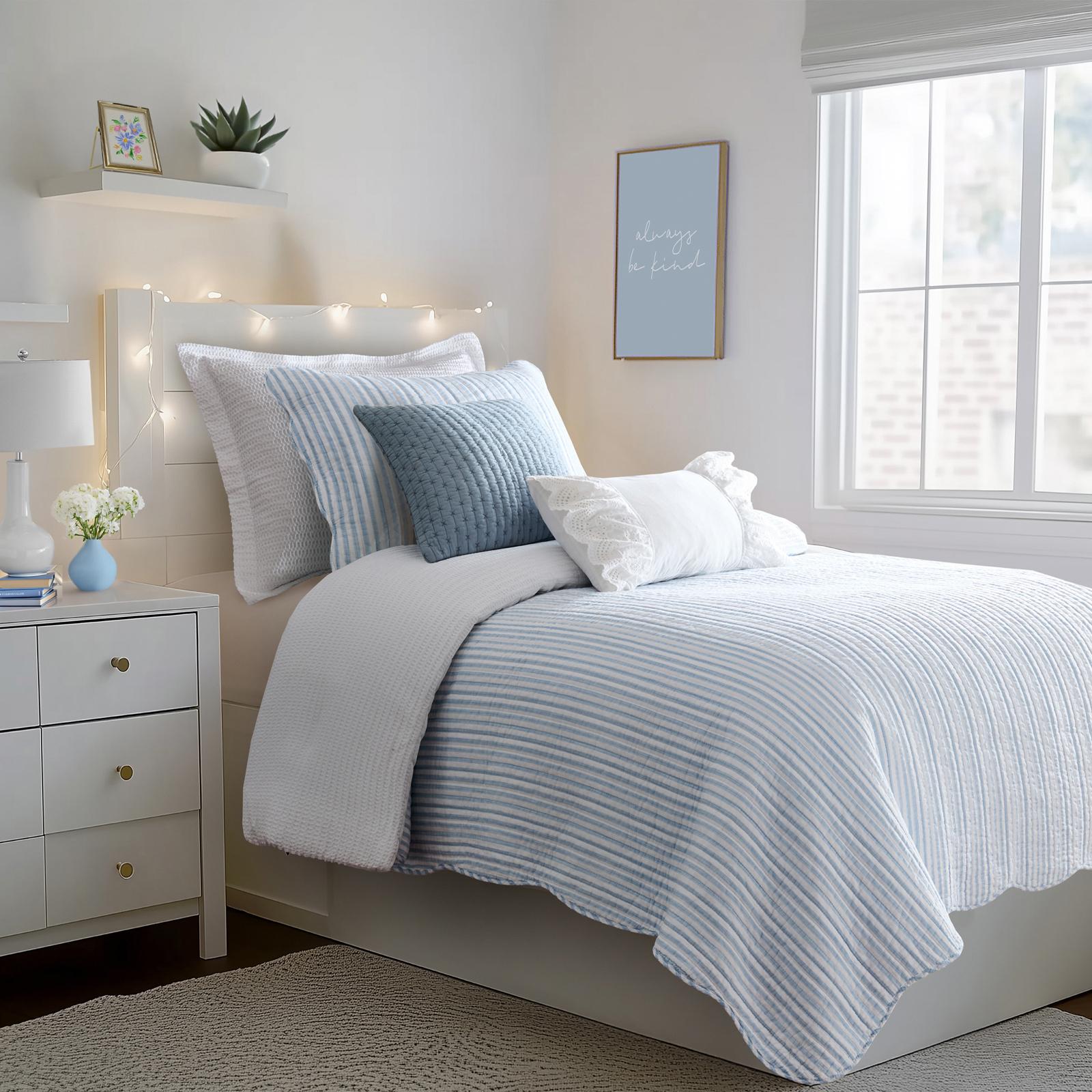 Martha Stripe 3-Piece Quilt Set 4 Martha Stripe 3-Piece Quilt Set