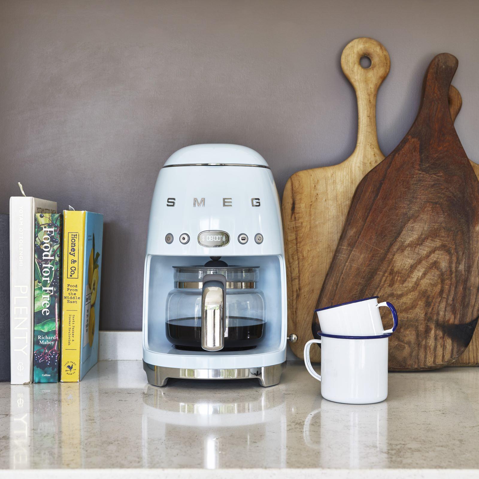 10-Cup Drip Coffee Machine 1 10-Cup Drip Coffee Machine