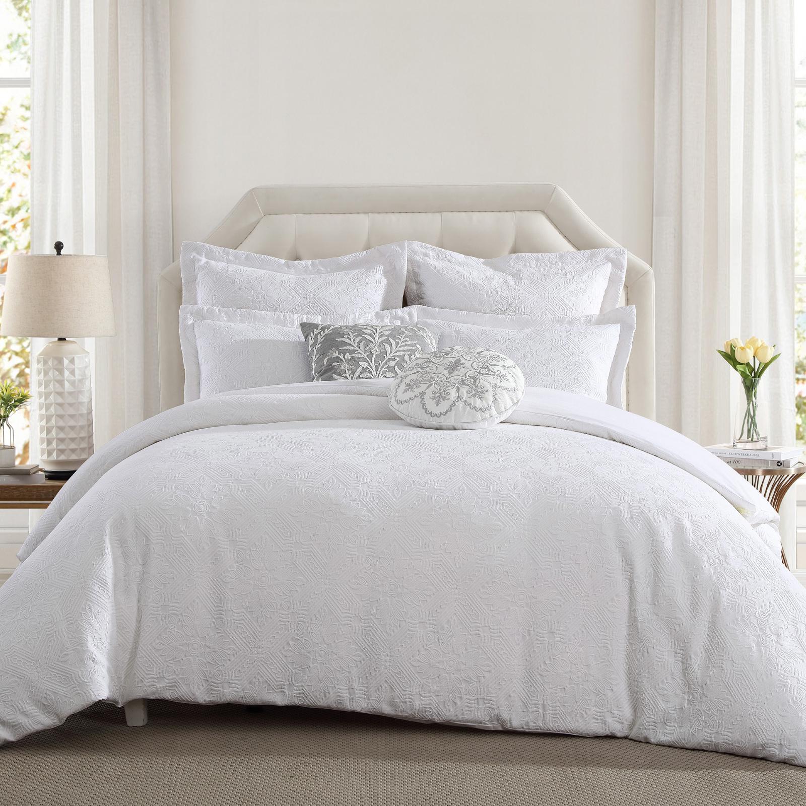 Matelasse 3-Piece Duvet Set 1 Matelasse 3-Piece Duvet Set