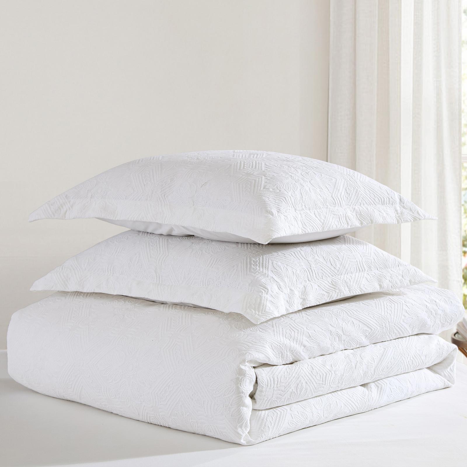 Matelasse 3-Piece Duvet Set 2 Matelasse 3-Piece Duvet Set