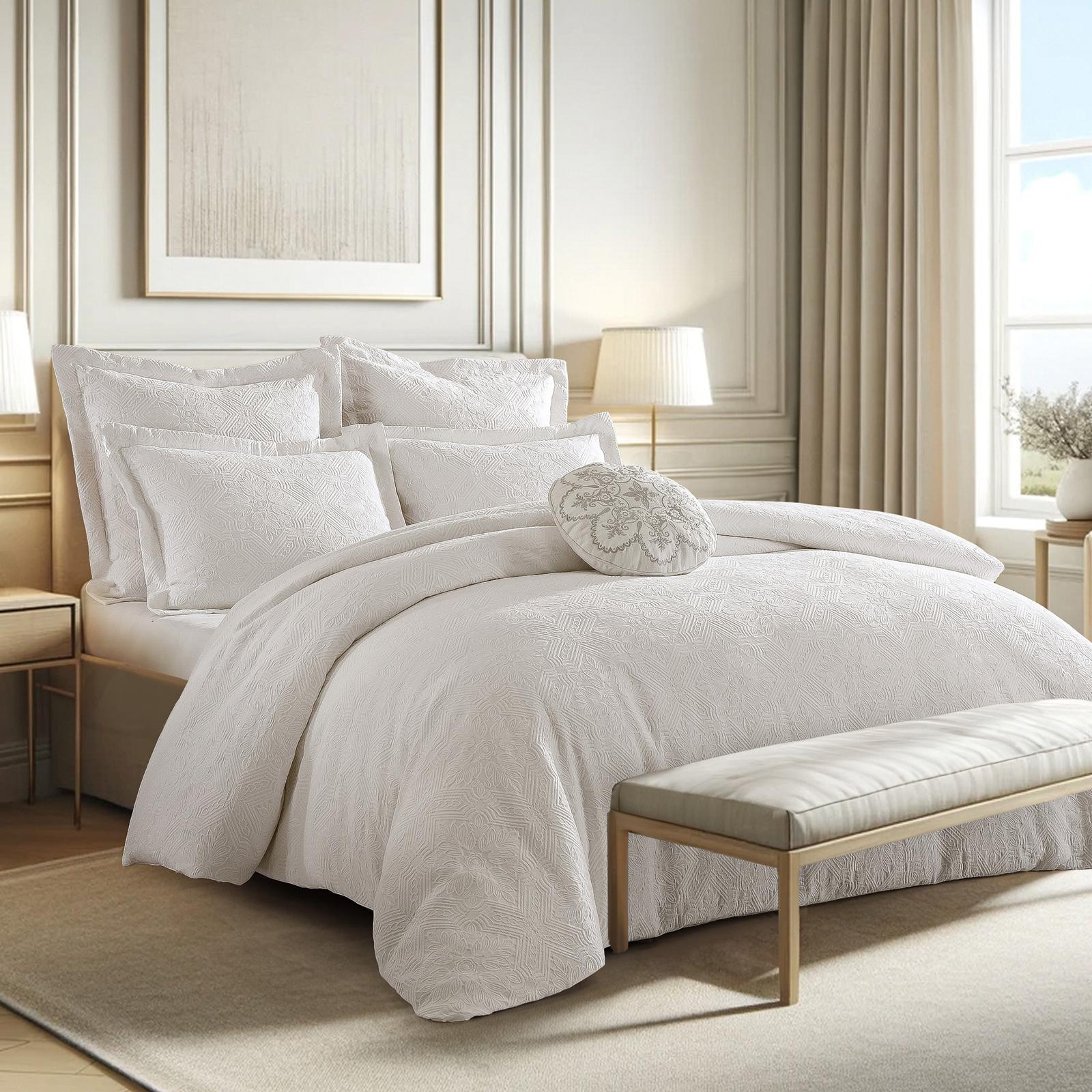 Matelasse 3-Piece Duvet Set 3 Matelasse 3-Piece Duvet Set