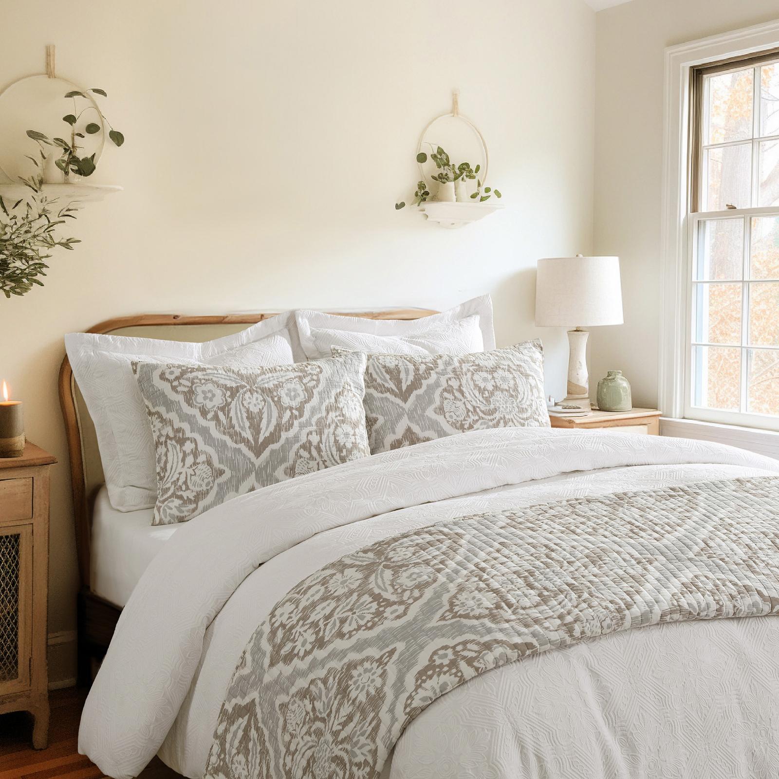 Matelasse 3-Piece Duvet Set 6 Matelasse 3-Piece Duvet Set