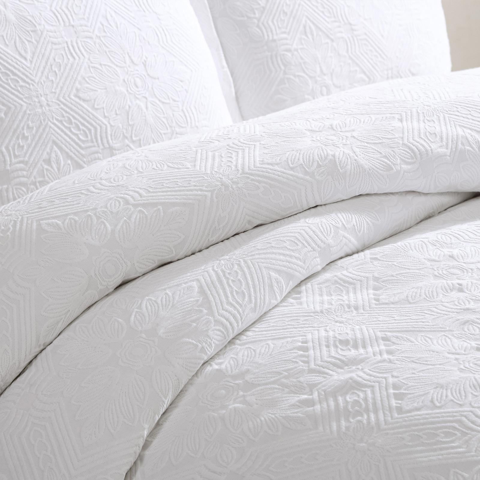 Matelasse 3-Piece Duvet Set 8 Matelasse 3-Piece Duvet Set