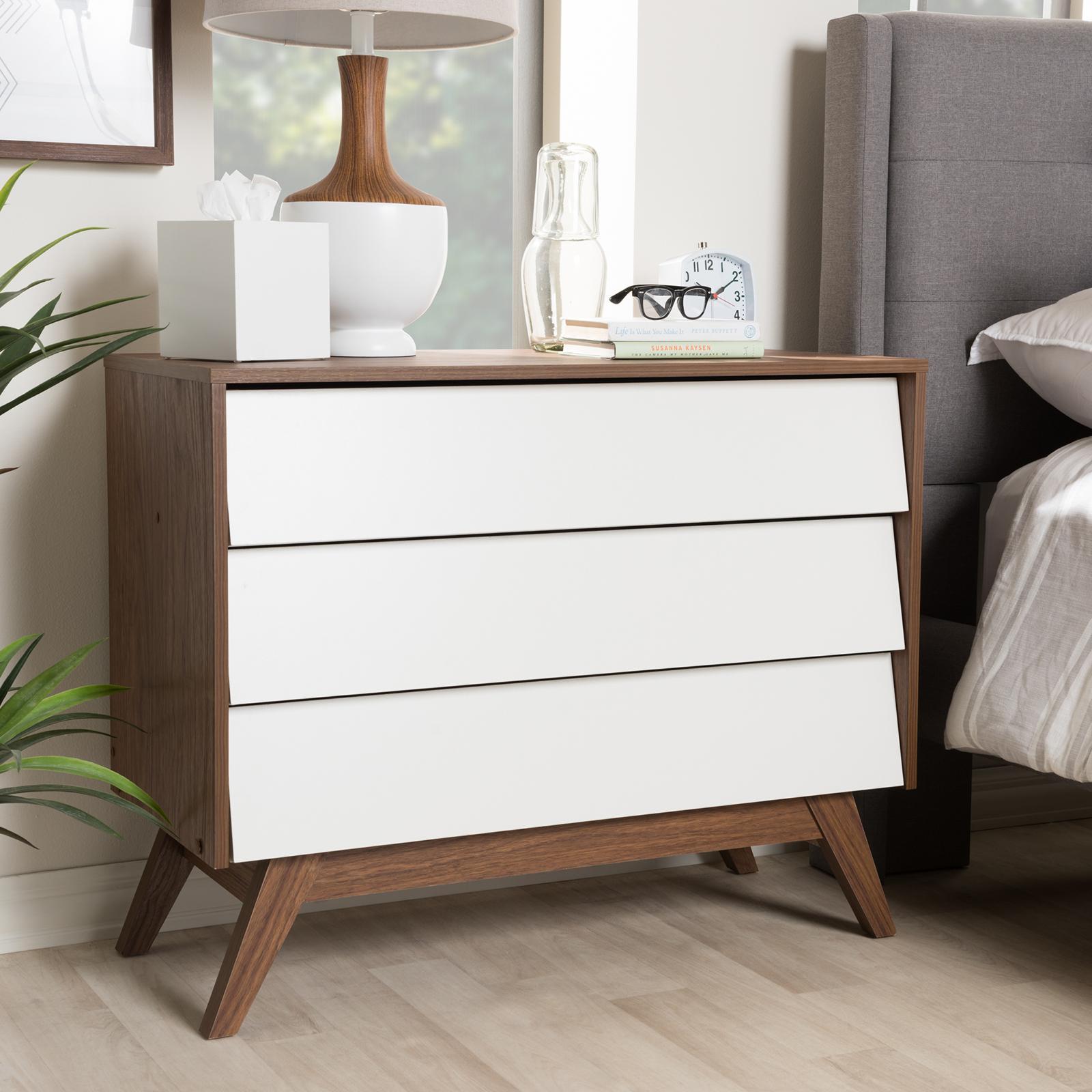 3-Drawer Chest 9 3-Drawer Chest
