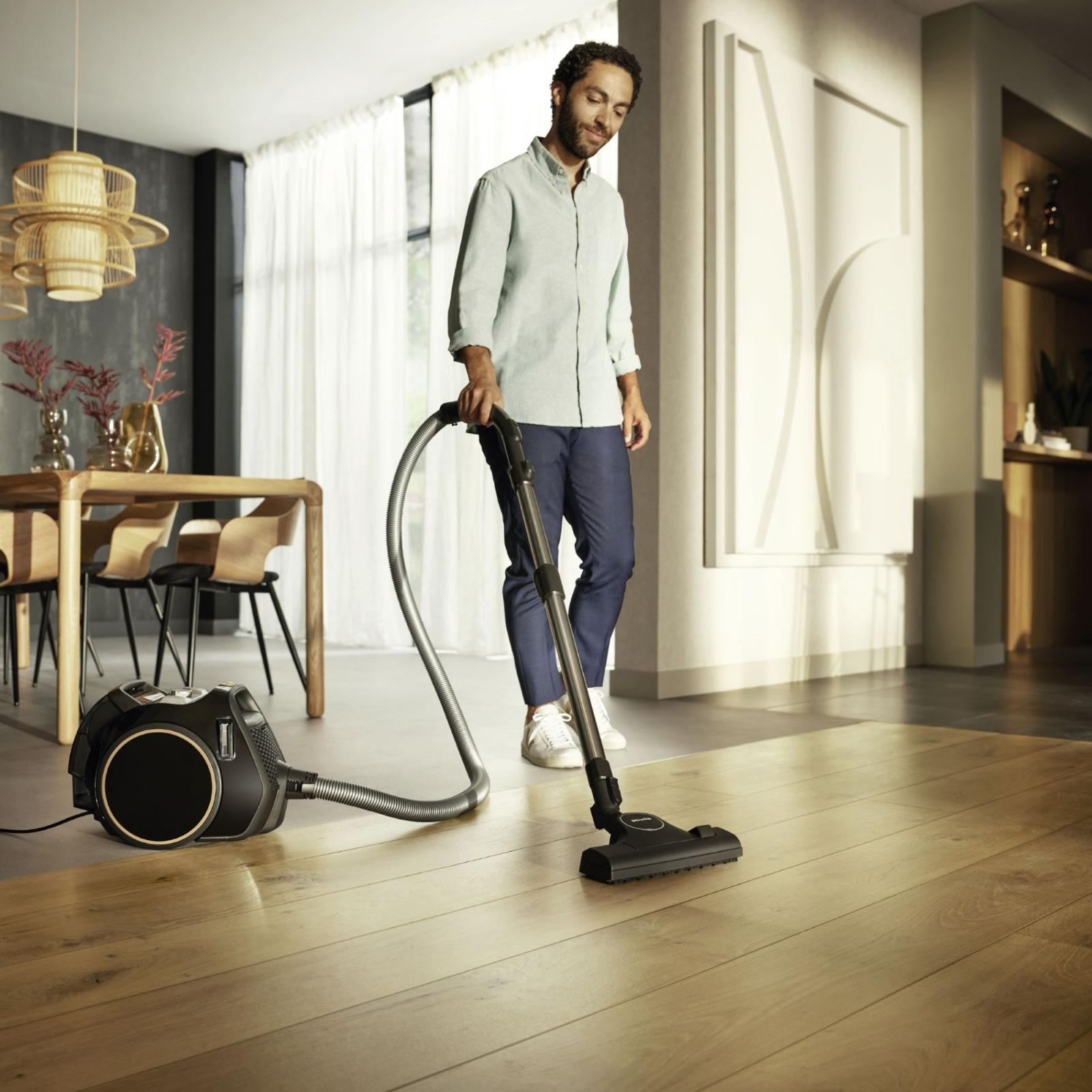 Boost CX1 Cat & Dog Bagless Canister Vacuum 16 Boost CX1 Cat & Dog Bagless Canister Vacuum