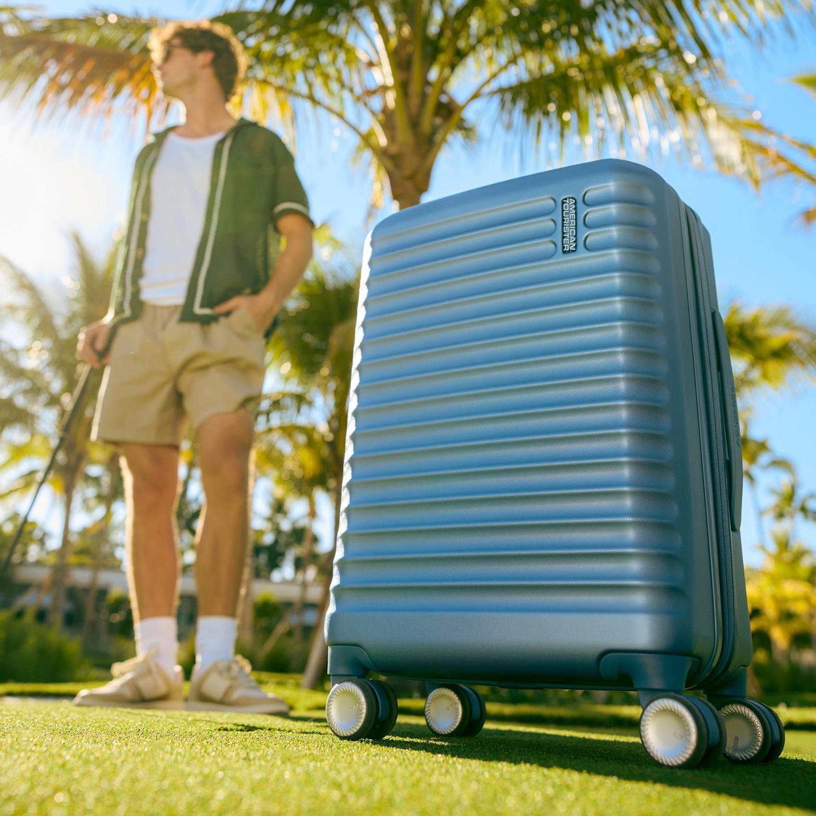 Stratum 3.0 Carry-On Spinner 1 Stratum 3.0 Carry-On Spinner