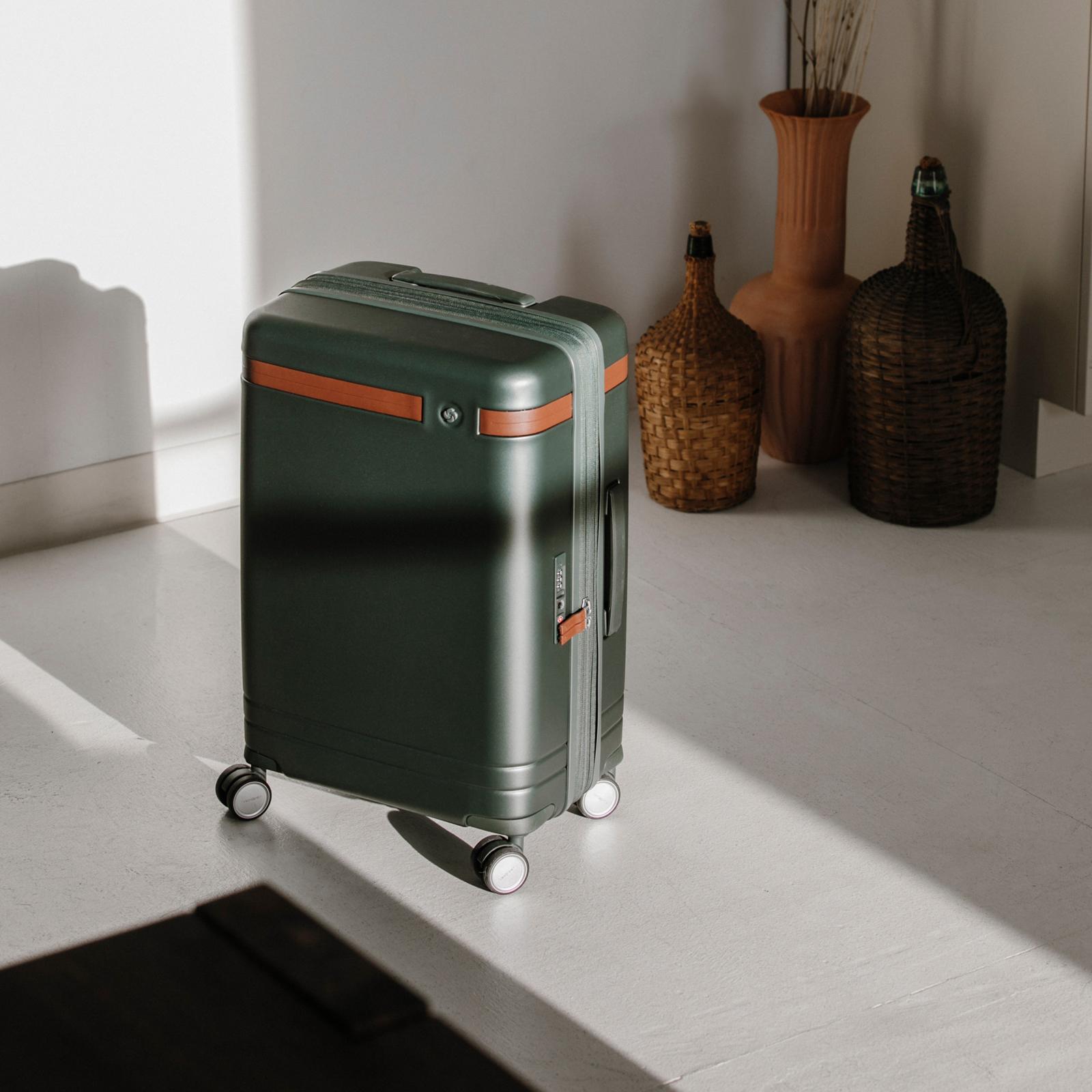 Virtuosa Expandable Carry-On Spinner 8 Virtuosa Expandable Carry-On Spinner