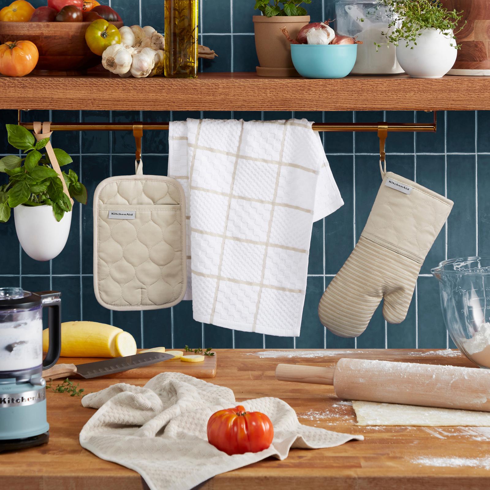 Onion Quilt 4-Piece Kitchen Towel & Mitt Set 14 Onion Quilt 4-Piece Kitchen Towel & Mitt Set