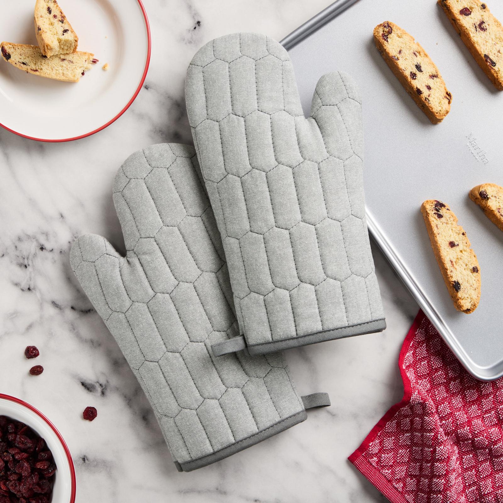 Honeycomb Chambray Oven Mitt, Set of 2 1 Honeycomb Chambray Oven Mitt, Set of 2