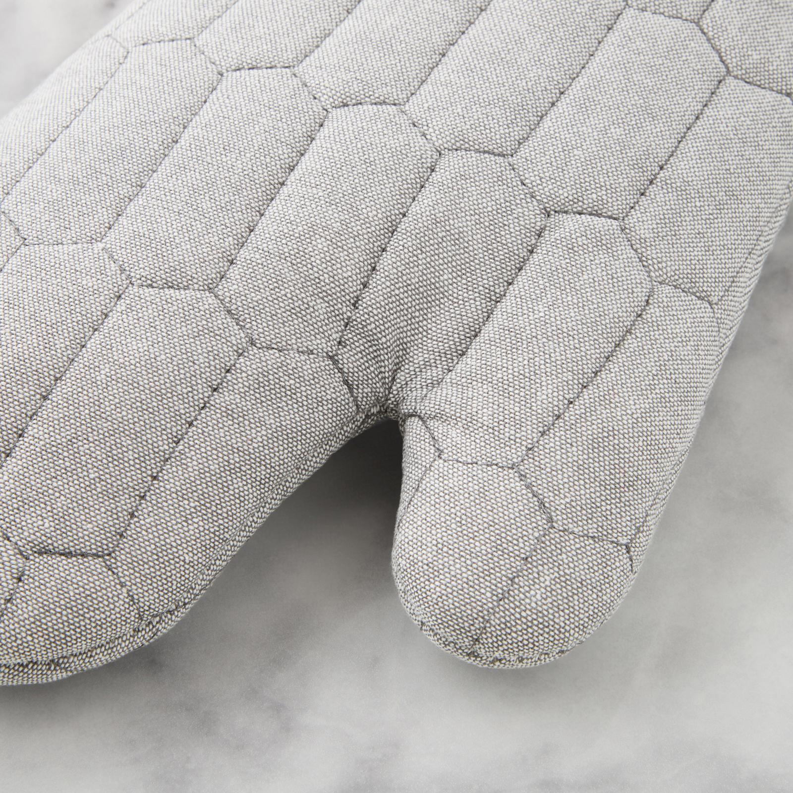 Honeycomb Chambray Oven Mitt, Set of 2 3 Honeycomb Chambray Oven Mitt, Set of 2
