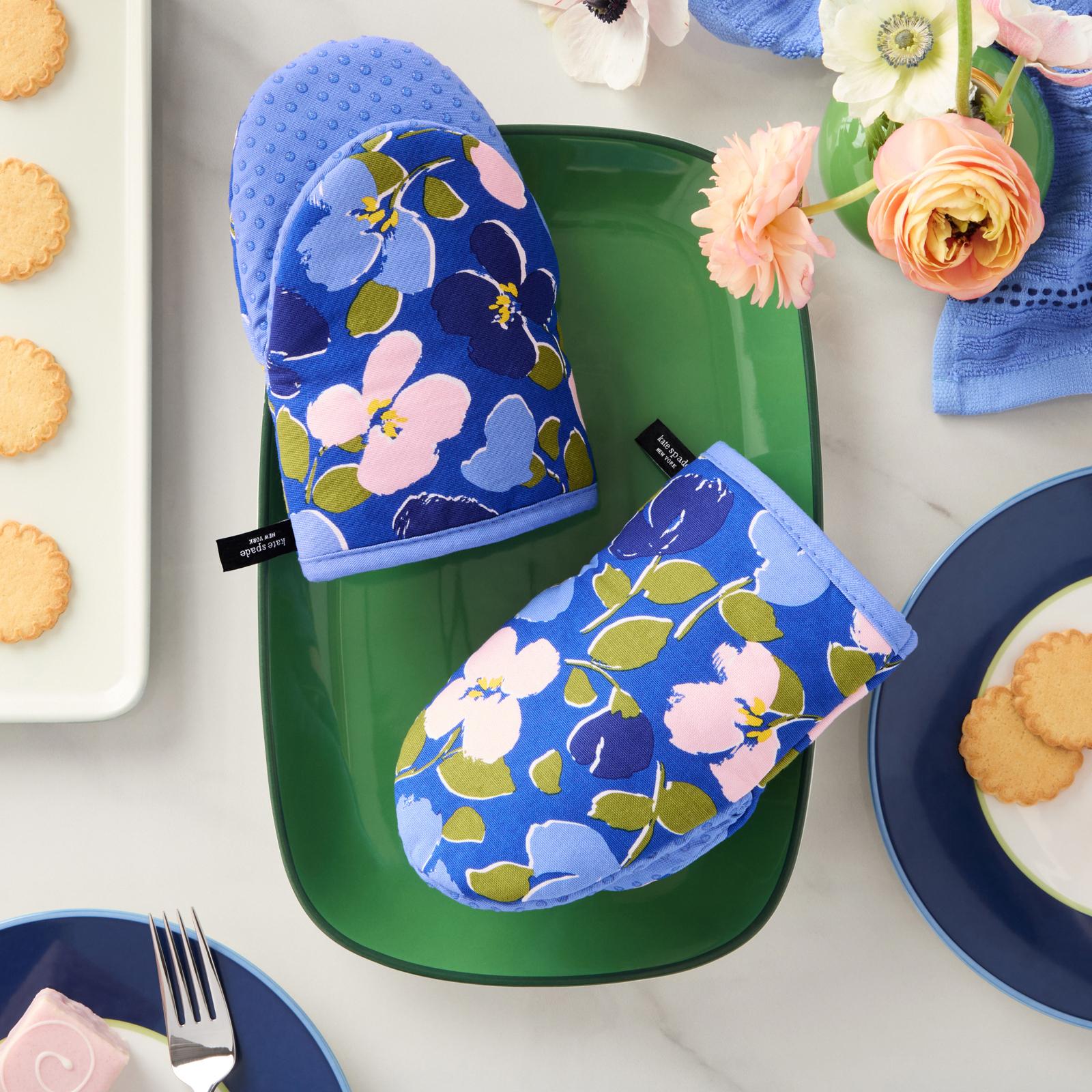 Painterly Bouquet Mini Oven Mitt, Set of 2 7 Painterly Bouquet Mini Oven Mitt, Set of 2