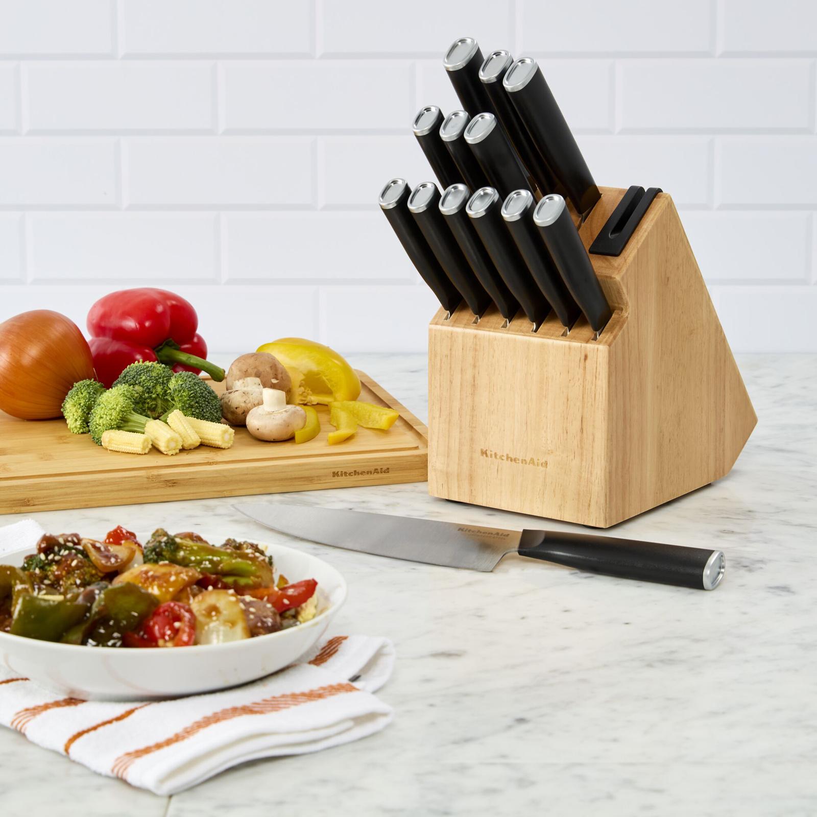 Classic 14-Piece Knife Block Set 17 Classic 14-Piece Knife Block Set