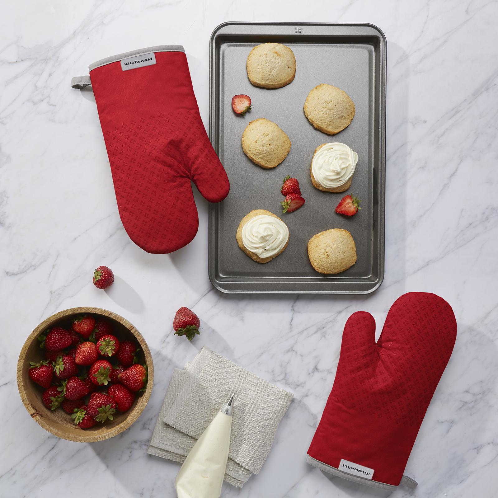 Asteroid Oven Mitt, Set of 2 1 Asteroid Oven Mitt, Set of 2