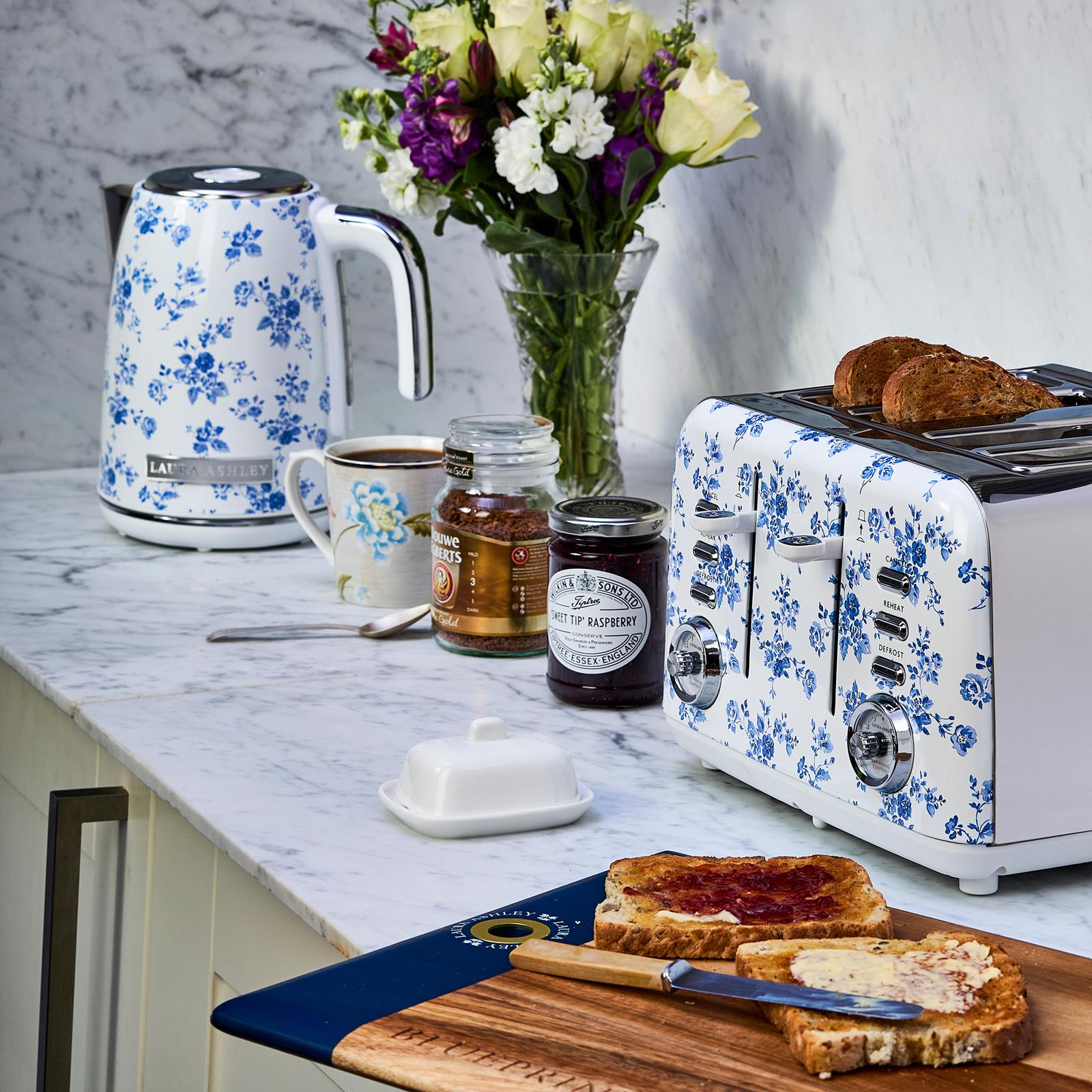 4-Slice Toaster 3 4-Slice Toaster