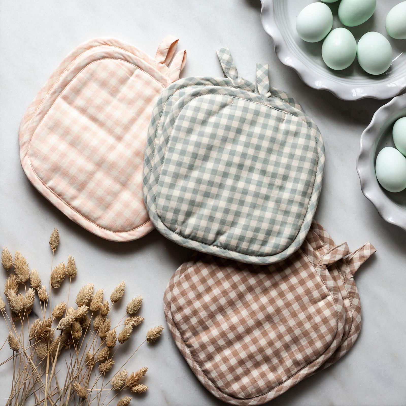 Petite Gingham Pot Holder, Set of 2 1 Petite Gingham Pot Holder, Set of 2