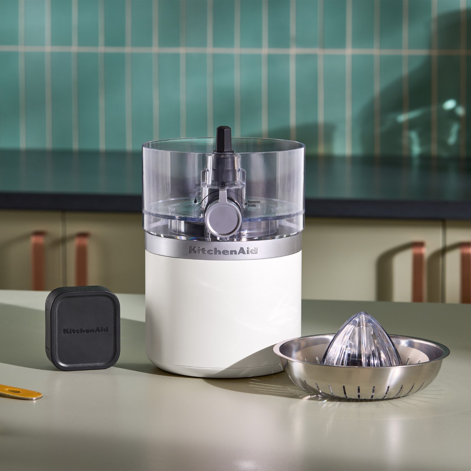 Go™ Cordless Citrus Juicer 1 Go™ Cordless Citrus Juicer