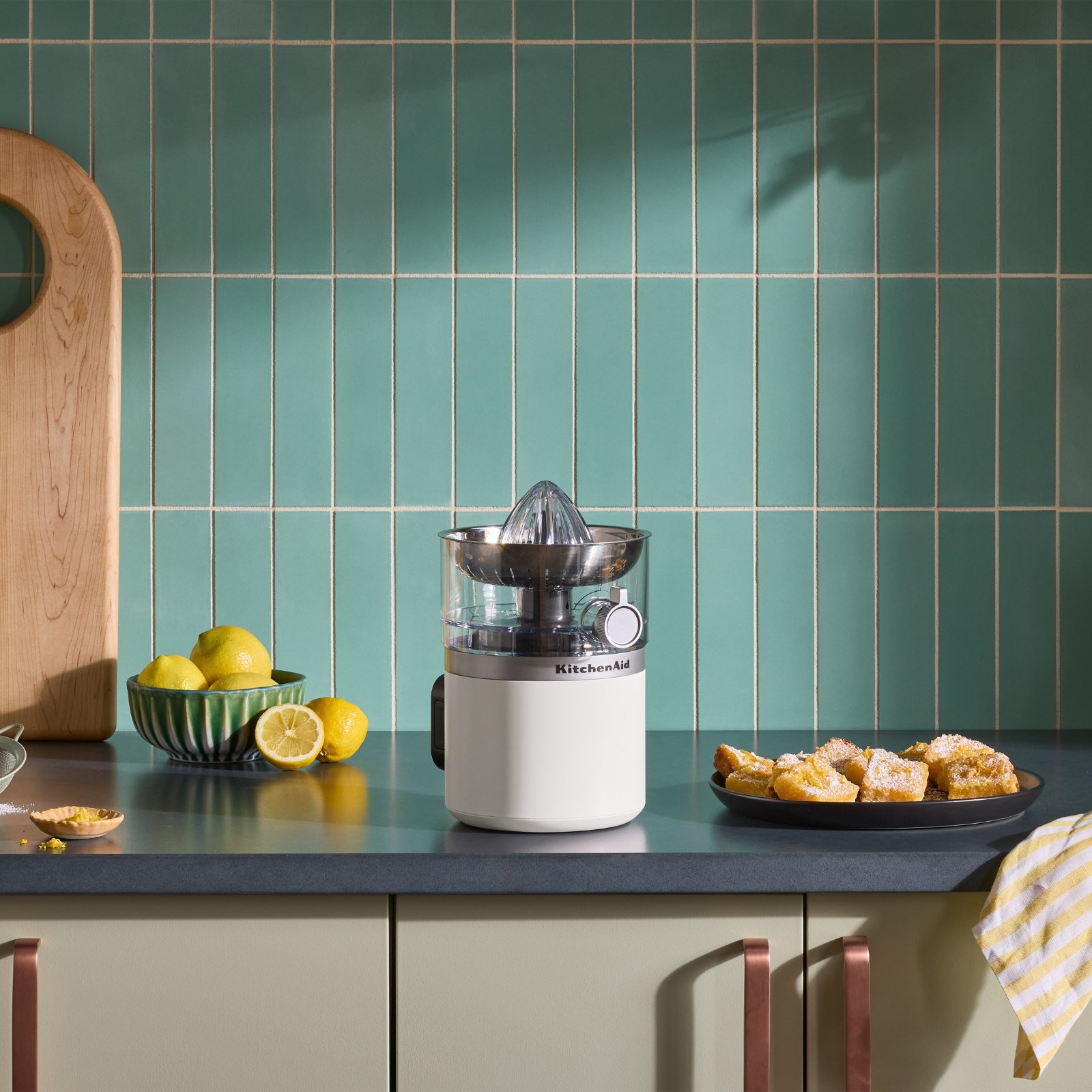 Go™ Cordless Citrus Juicer 3 Go™ Cordless Citrus Juicer