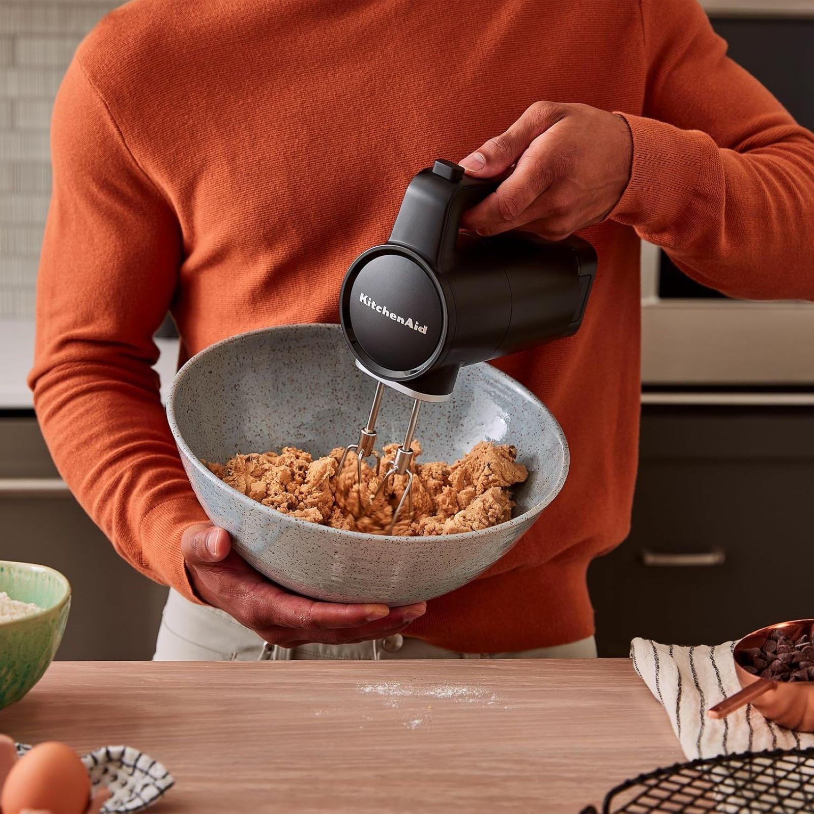 Go™ Cordless Hand Mixer 2 Go™ Cordless Hand Mixer