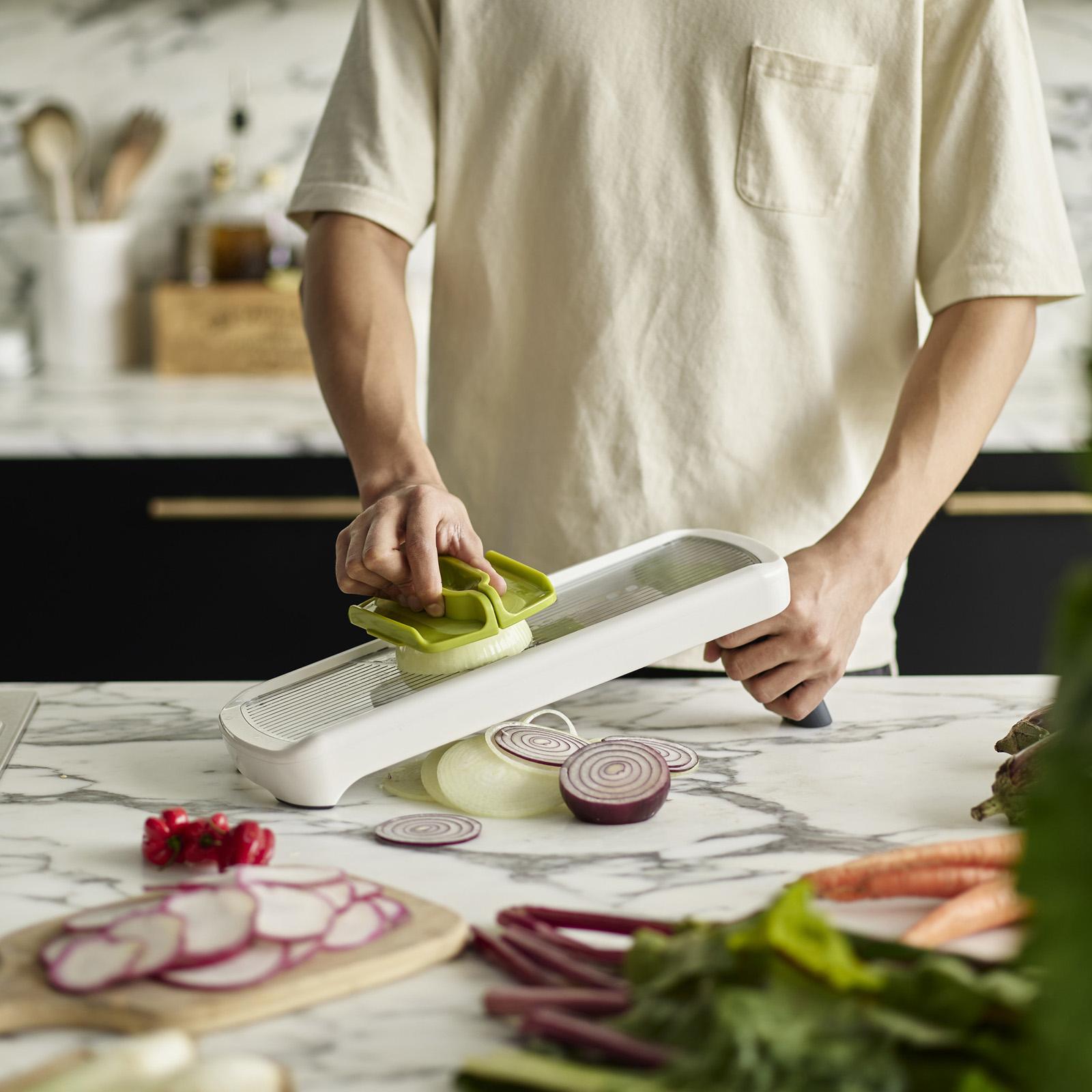 Multi-Grip Mandoline Plus with Precision Food Grip 4 Multi-Grip Mandoline Plus with Precision Food Grip
