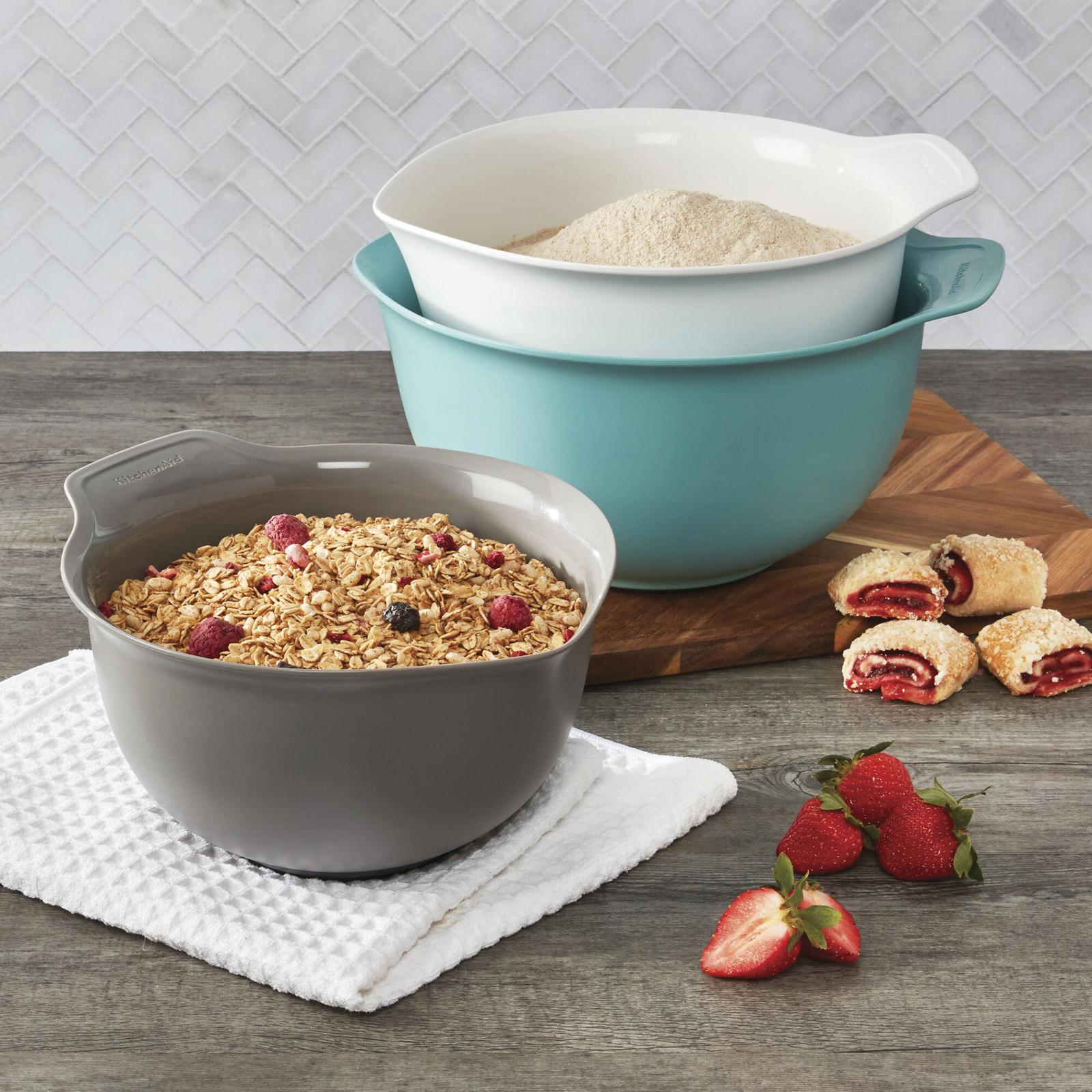Universal 3-Piece Mixing Bowl Set 3 Universal 3-Piece Mixing Bowl Set
