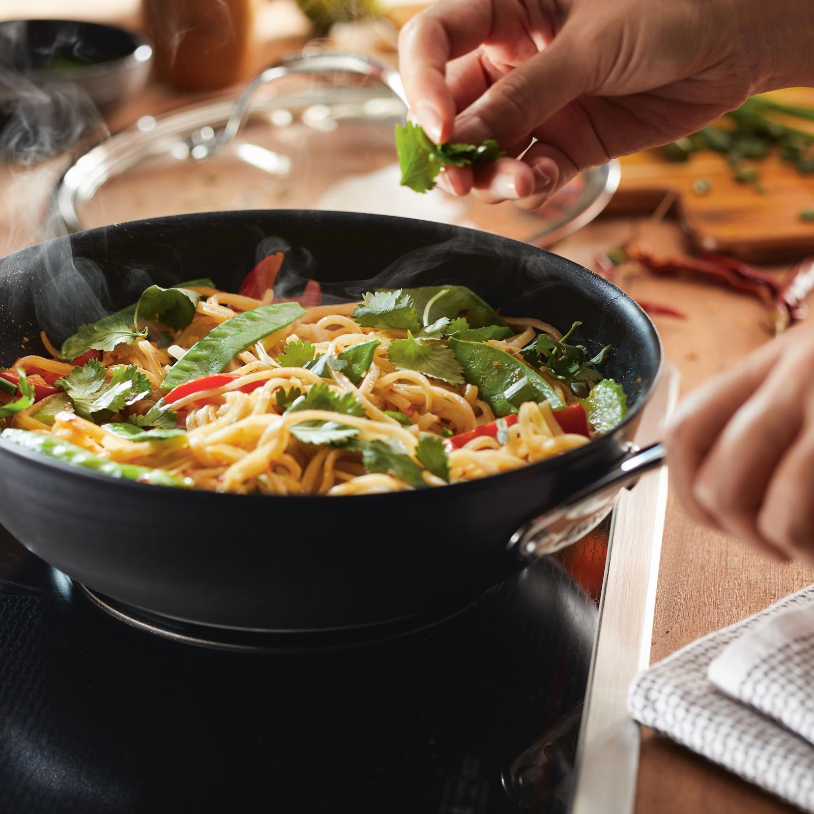 X Hybrid Non-Stick Induction Stir Fry Wok with Lid 3 X Hybrid Non-Stick Induction Stir Fry Wok with Lid