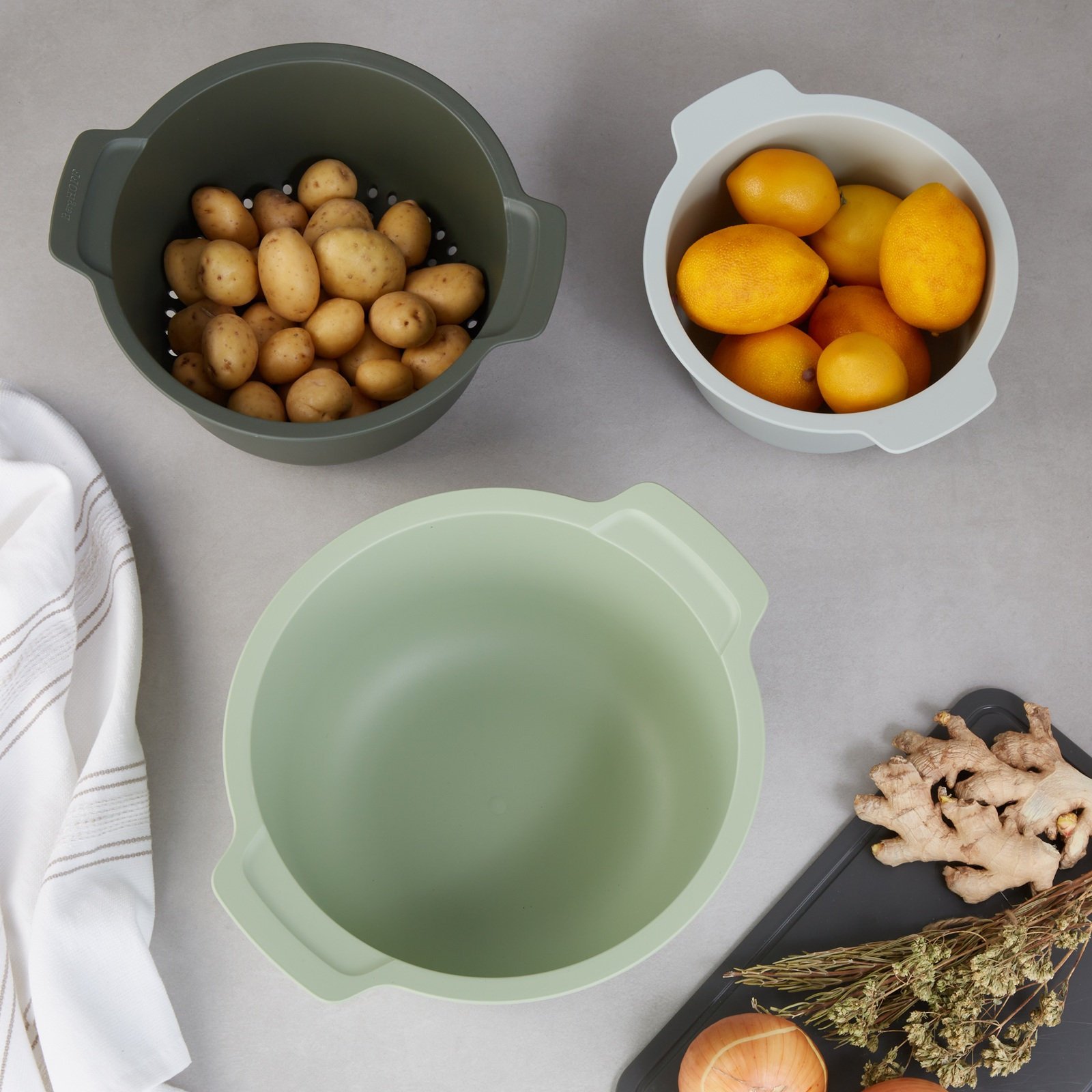 3-Piece Mixing Bowl & Colander Set 6 3-Piece Mixing Bowl & Colander Set