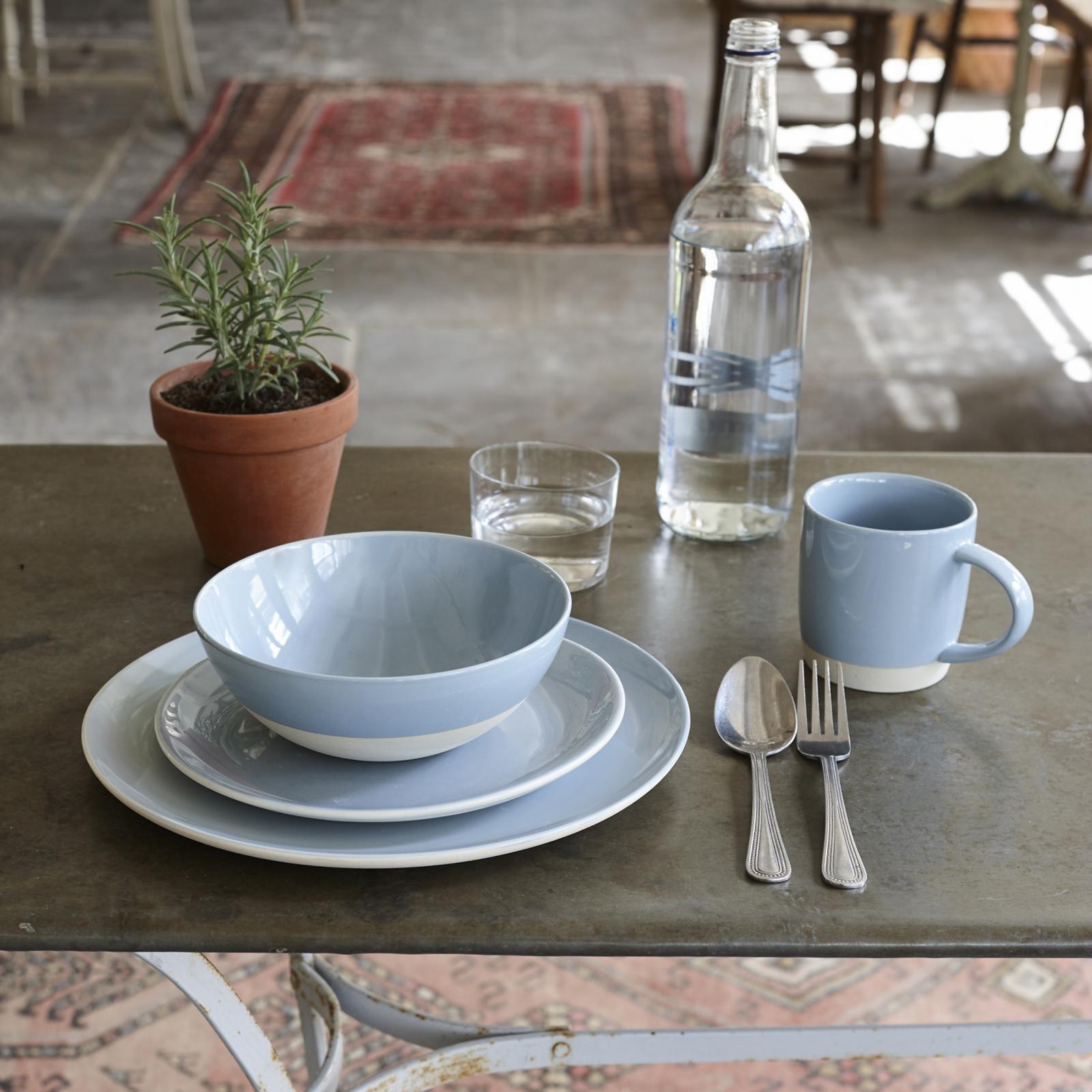 Shell Bisque 4-Piece Place Setting, Service for 1 3 Shell Bisque 4-Piece Place Setting, Service for 1