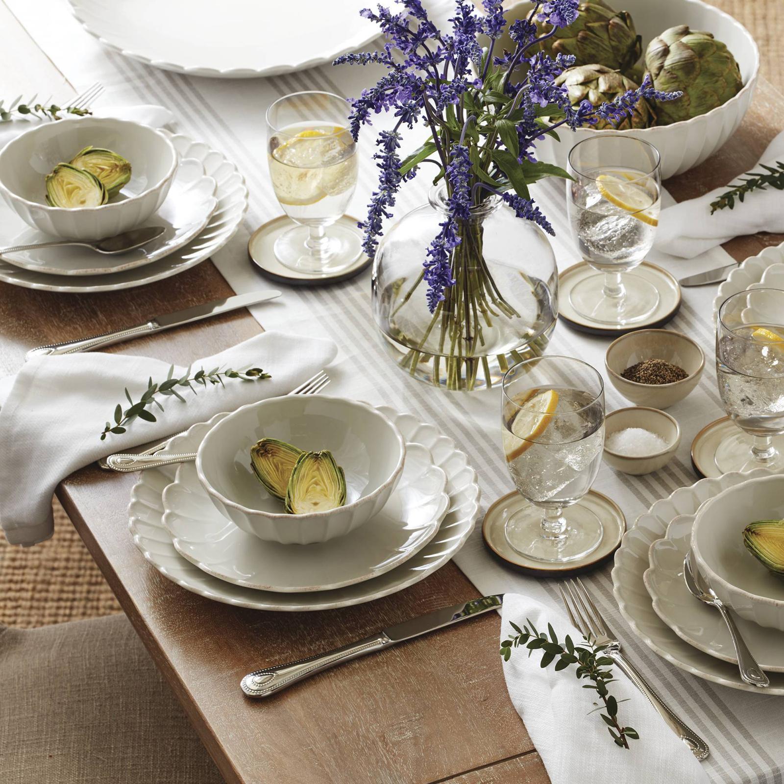 French Perle Scallop Accent Plate, Set of 4 5 French Perle Scallop Accent Plate, Set of 4