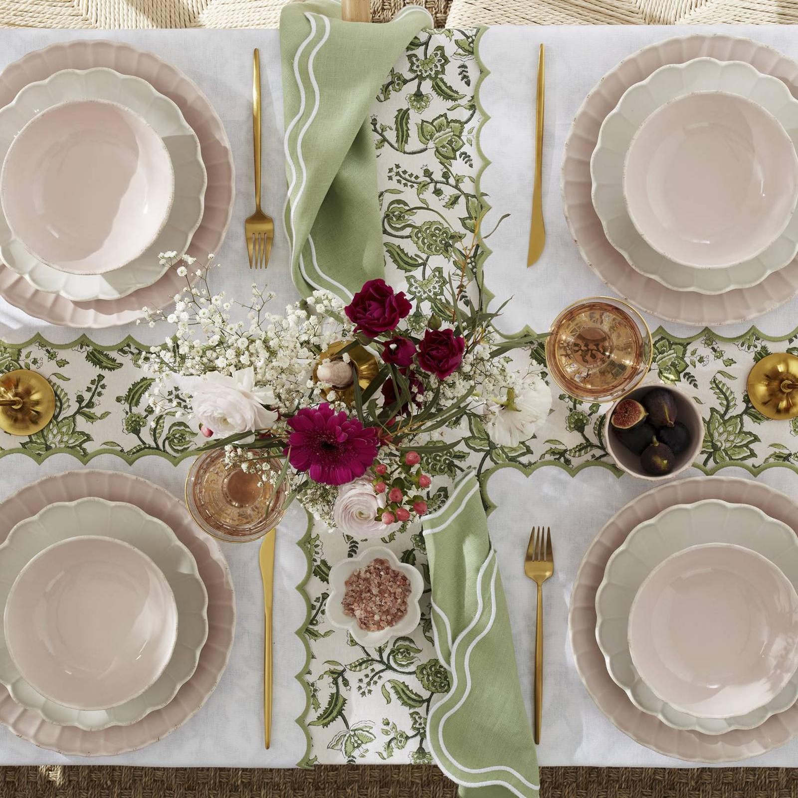 French Perle Scallop Accent Plate, Set of 4 7 French Perle Scallop Accent Plate, Set of 4