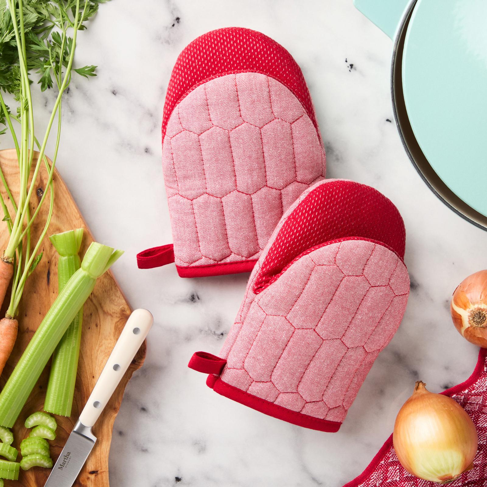 Honeycomb Chambray Mini Oven Mitt, Set of 2 1 Honeycomb Chambray Mini Oven Mitt, Set of 2