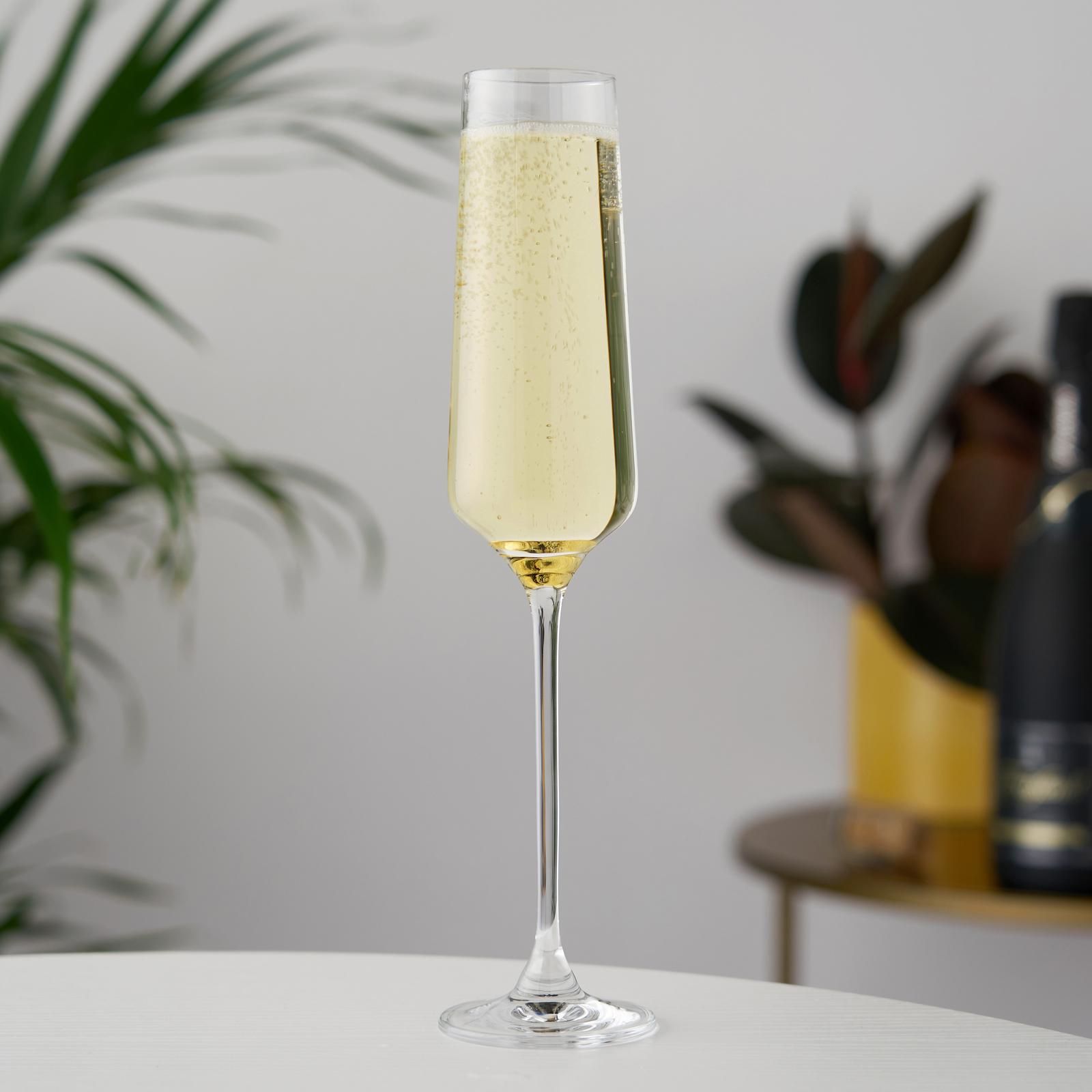 European Crystal Champagne Flute, Set of 4 3 European Crystal Champagne Flute, Set of 4