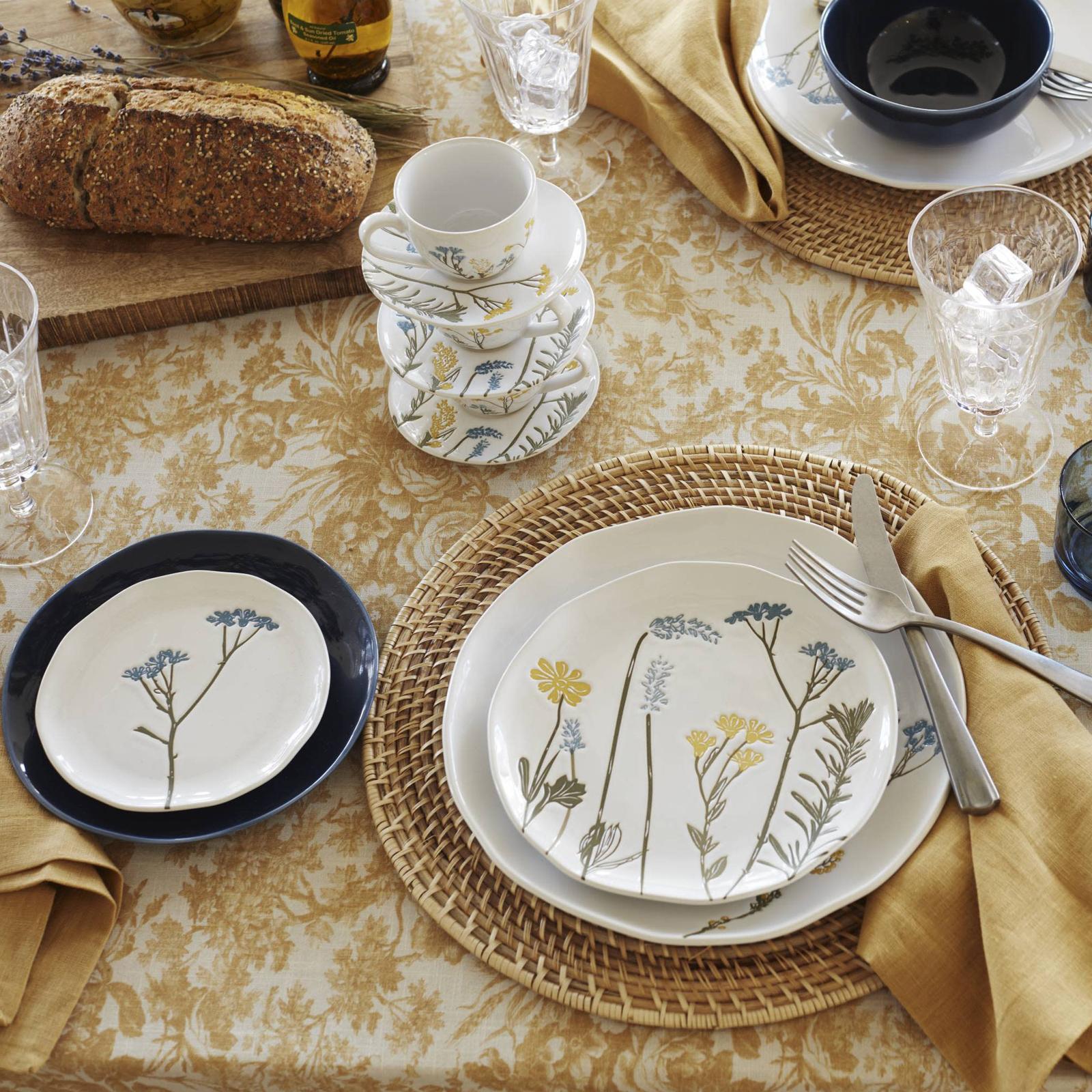 Wildflowers Accent Plate, Set of 4 6 Wildflowers Accent Plate, Set of 4