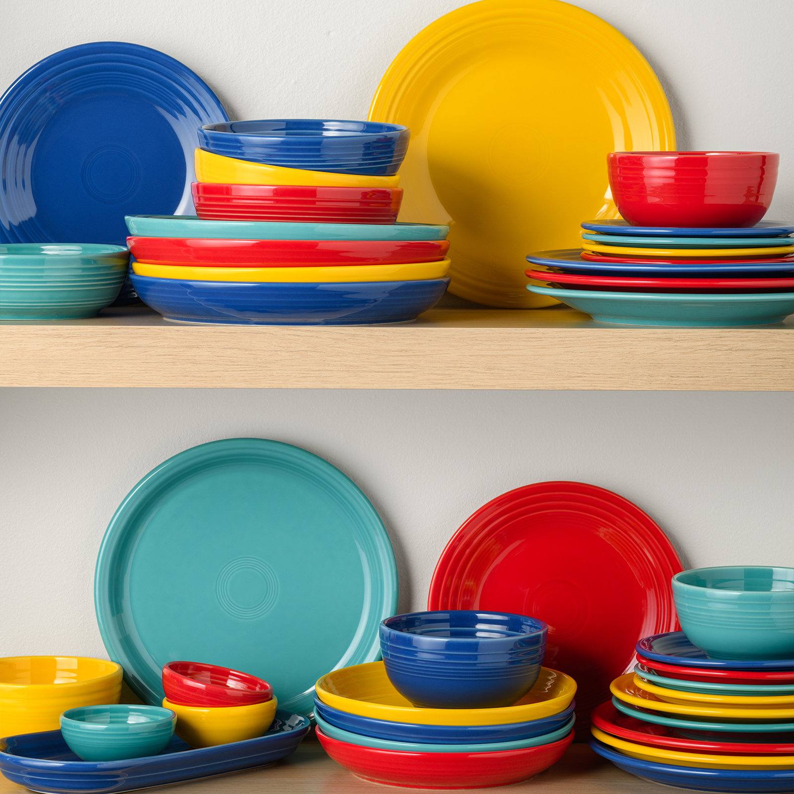 Classic Rim Assorted Dinner Plate, Set of 4 3 Classic Rim Assorted Dinner Plate, Set of 4
